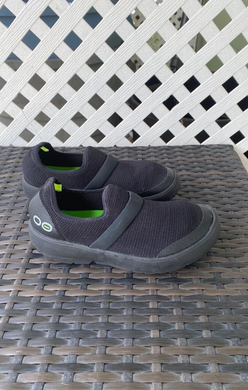 Oofos sneakers Woman’s size 7.5